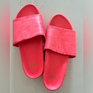 Beek pelican size 10 pink leather slides